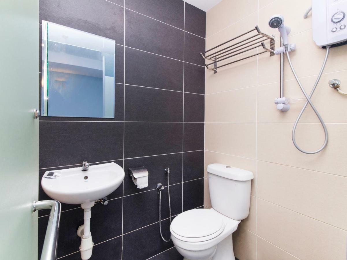 Oyo 220 Hotel Sri Maluri كوالالمبور المظهر الخارجي الصورة