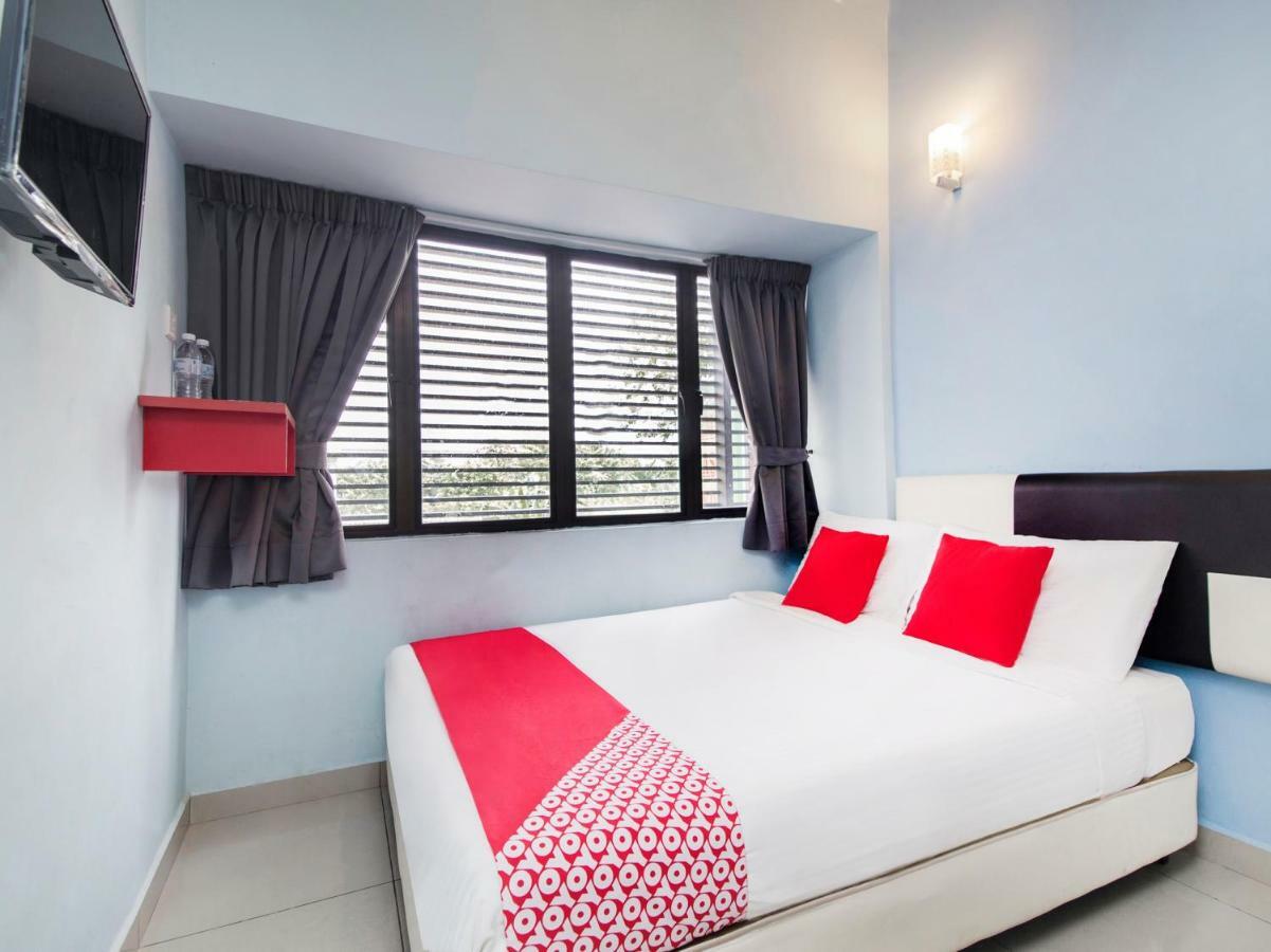 Oyo 220 Hotel Sri Maluri كوالالمبور المظهر الخارجي الصورة