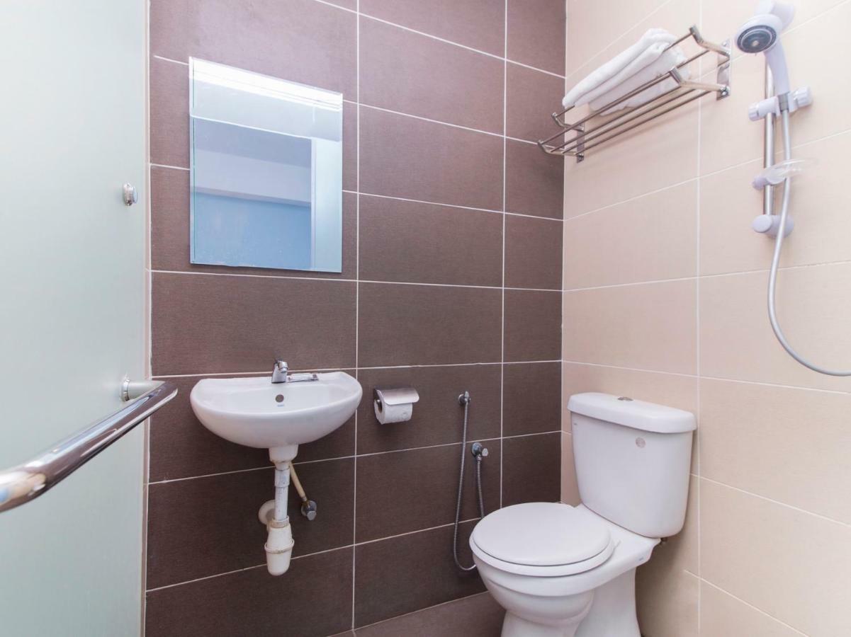 Oyo 220 Hotel Sri Maluri كوالالمبور المظهر الخارجي الصورة