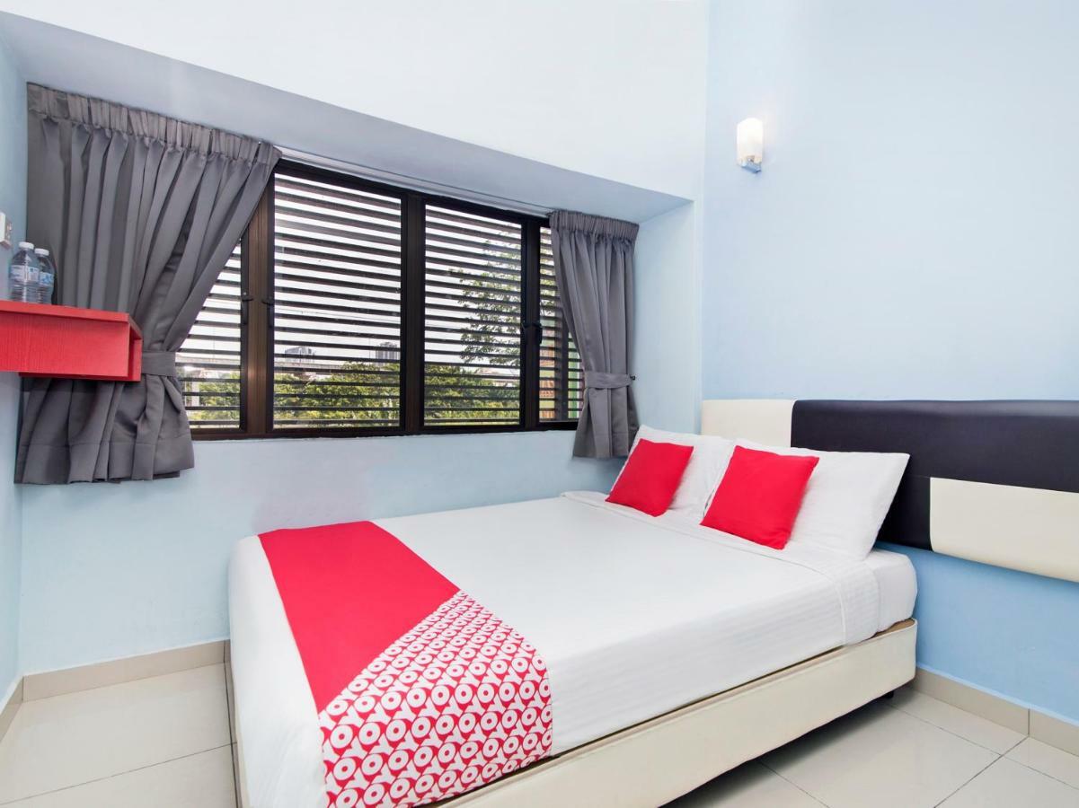 Oyo 220 Hotel Sri Maluri كوالالمبور المظهر الخارجي الصورة