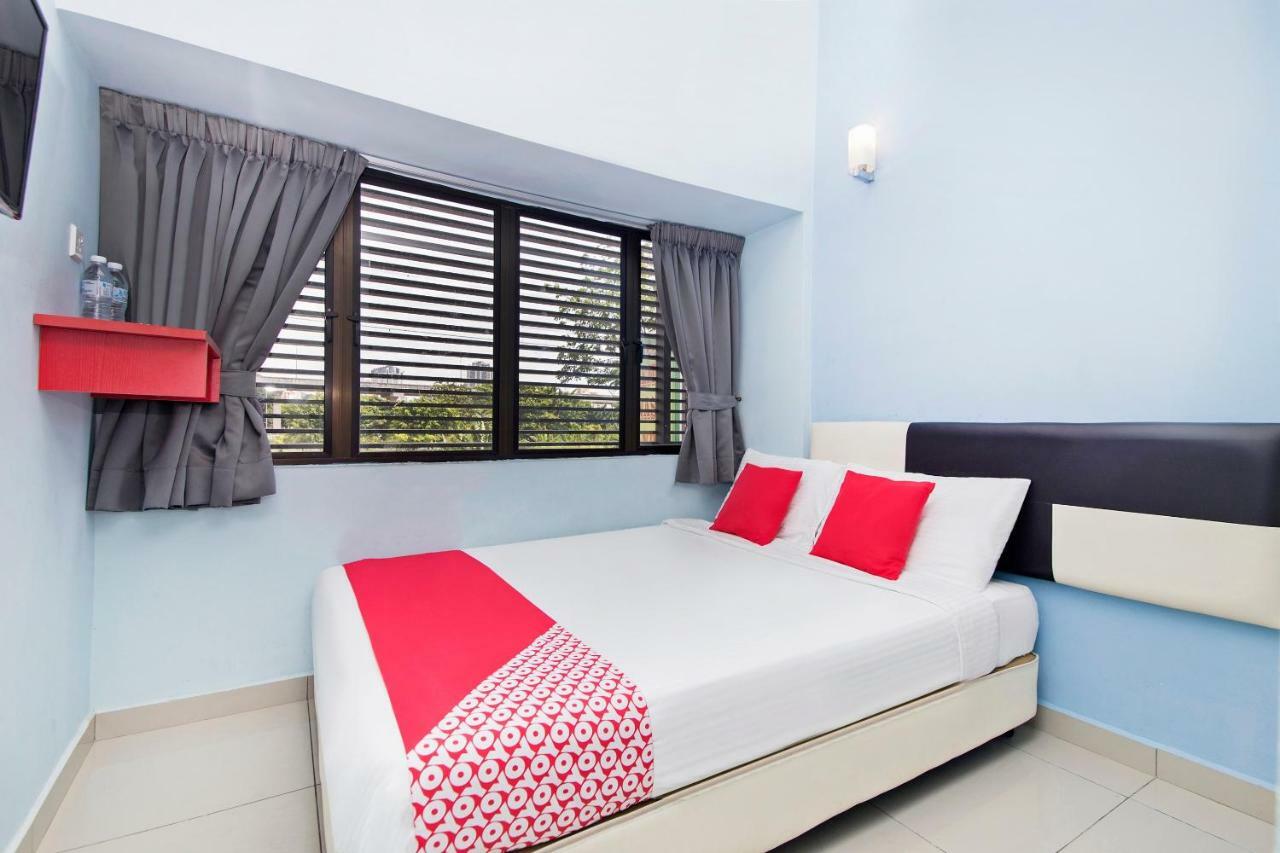 Oyo 220 Hotel Sri Maluri كوالالمبور المظهر الخارجي الصورة