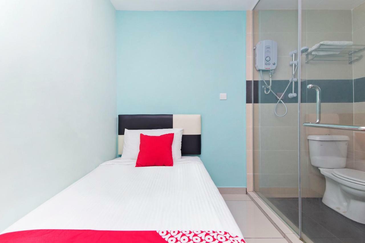 Oyo 220 Hotel Sri Maluri كوالالمبور المظهر الخارجي الصورة
