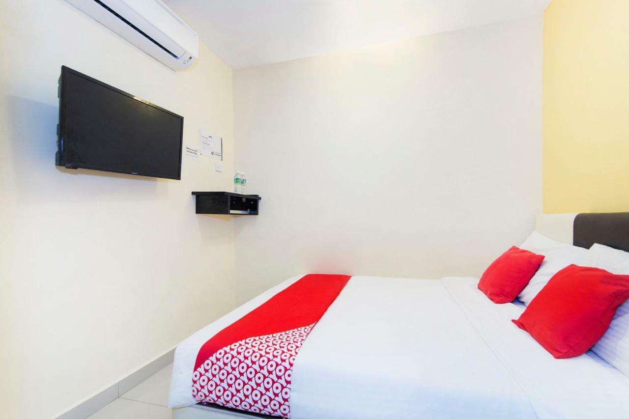 Oyo 220 Hotel Sri Maluri كوالالمبور المظهر الخارجي الصورة