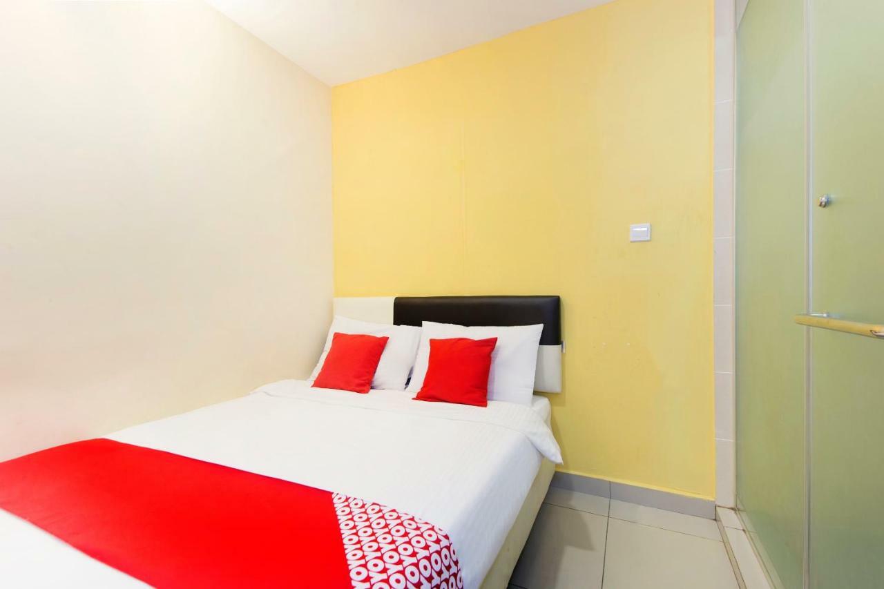 Oyo 220 Hotel Sri Maluri كوالالمبور المظهر الخارجي الصورة