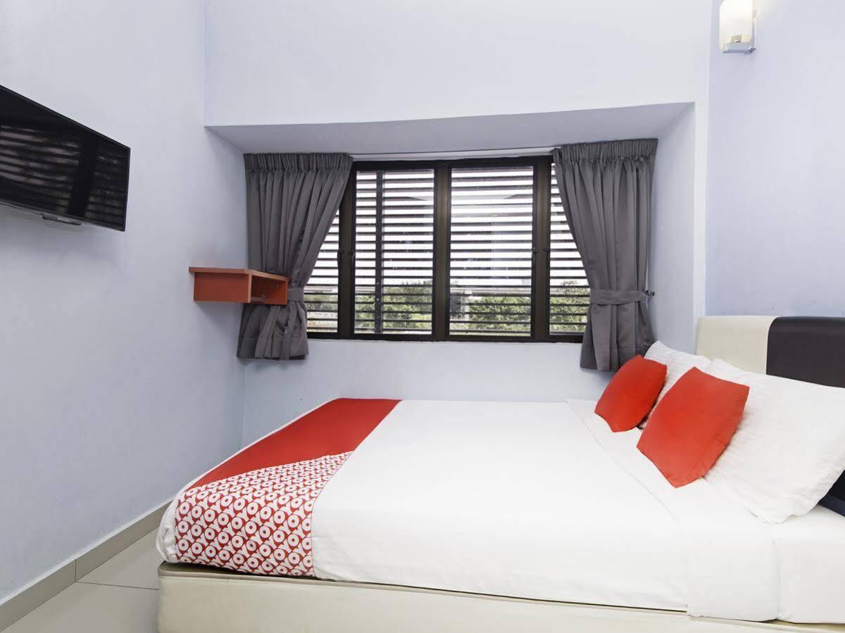 Oyo 220 Hotel Sri Maluri كوالالمبور المظهر الخارجي الصورة